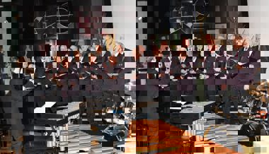 Besinnliche Klänge und feierlicher Chorgesang für den Frieden in der Welt