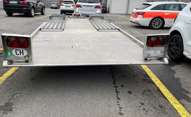 Anhänger verloren, wieder angekoppelt und sich aus dem Staub gemacht