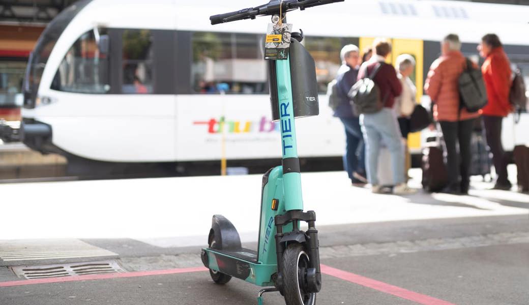 Vom Zug auf den Scooter: Mit ihren Kombinationen wollten Ostwind und Tier die Attraktivität des ÖVs steigern.