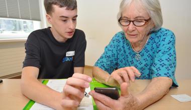 Smartphone? Alles easy! Ein Projekt verbindet Generationen