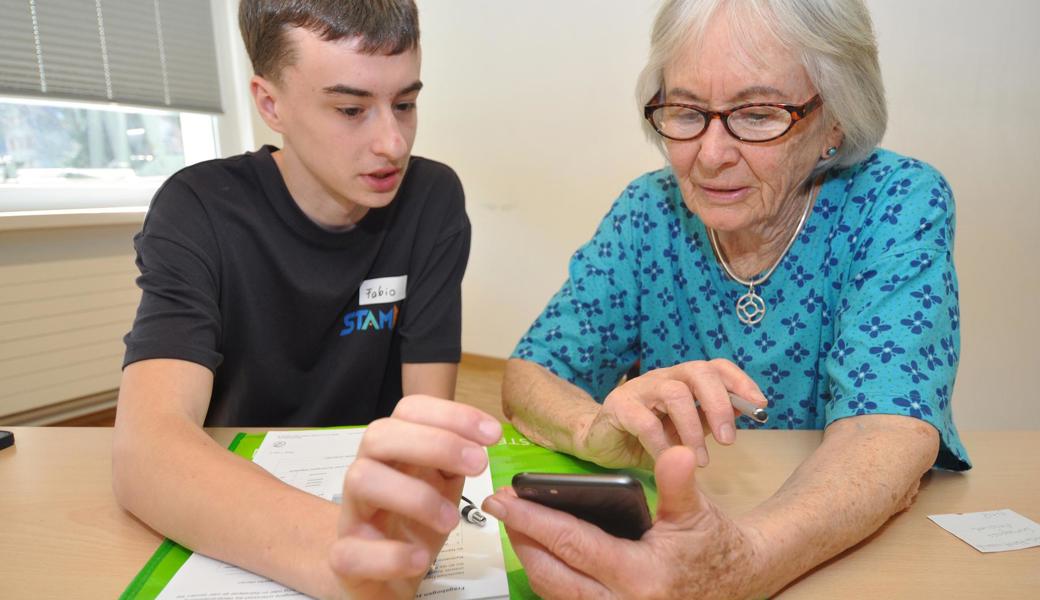 Smartphone? Alles easy! Ein Projekt verbindet Generationen