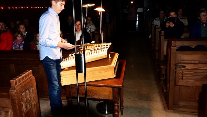  Fabio Wenk am Hackbrett spielt «Üsers Ländli».