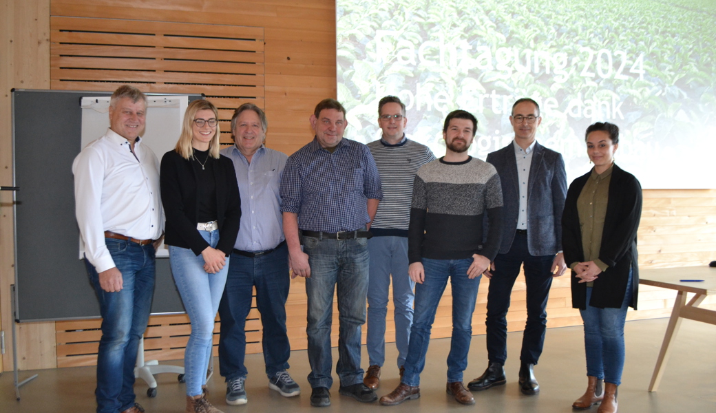 Gastgeber Beni Dürr und die Referentinnen und Referenten der Fachtagung, Vivienne Oggier, Hanspeter Schwendener, Marco Beglinger, Bernd Robberts, Philippe Schläpfer, Rolf Bernhard und Rosina Dürr (von links). 