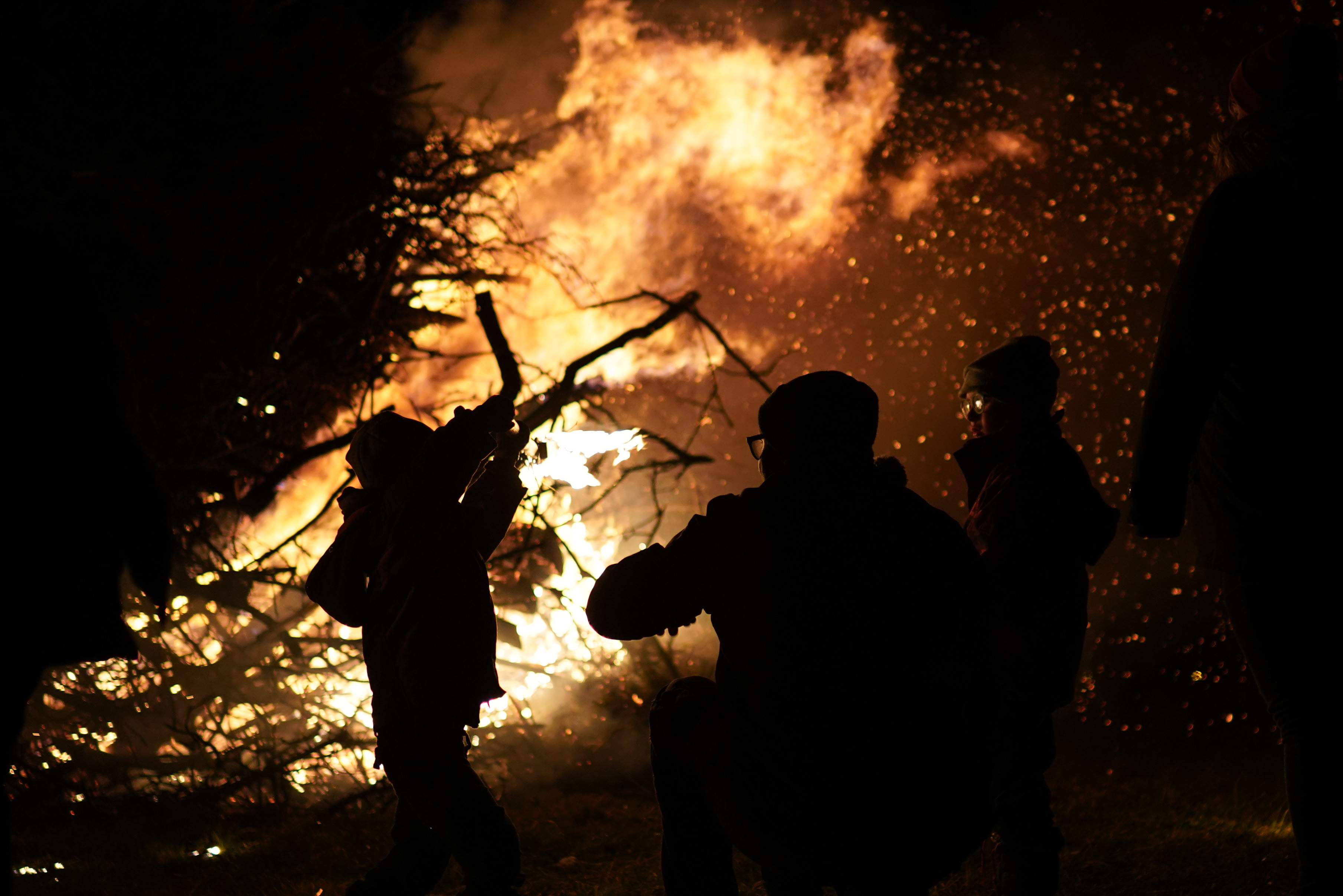Kaum ist der Winter da, soll er wieder gehen: Am Sonntag wurde dem Winter den Garaus gemacht