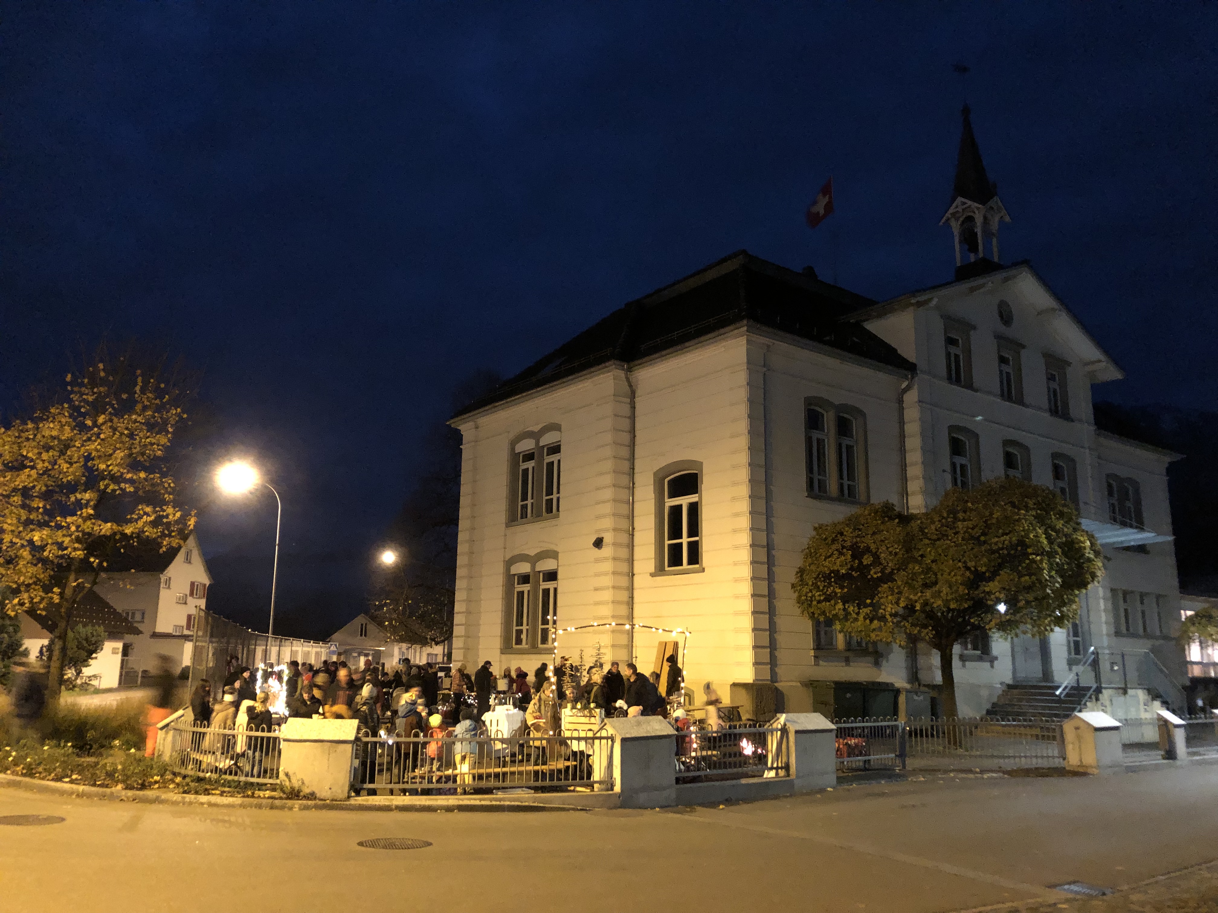 Schüler sammelten erste Verkaufserfahrung bei Weihnachtsmarkt