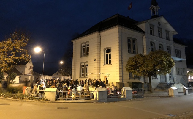 Schüler sammelten erste Verkaufserfahrung bei Weihnachtsmarkt