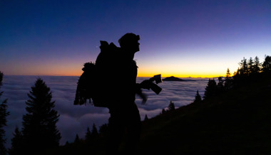 Über dem Nebelmeer sucht dieser Appenzeller Fotograf die wilden Hühner
