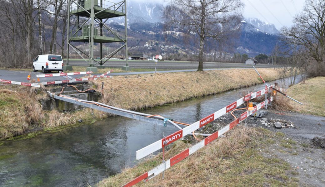  Die eingestürzte Brücke am Inselweg fehlt insbesondere den vier Landwirten, deren Höfe sich beidseits des Werdenberger Binenkanals befinden. Sie haben bei ihrer täglichen Arbeit immer wieder auch diese Brücke benutzt. 