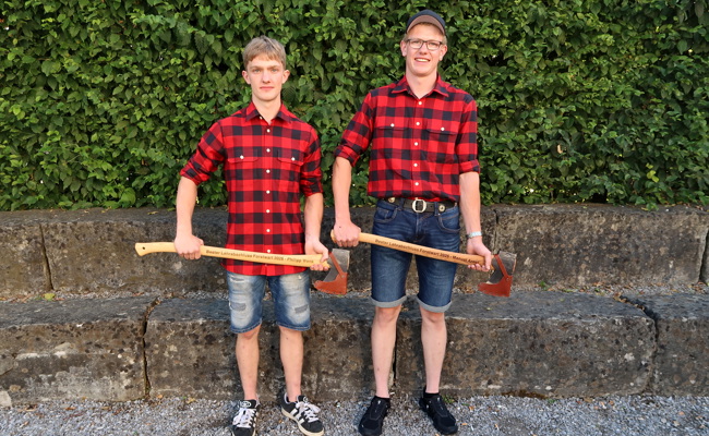 Junge Forstwarte aus der Region mit Bestnoten