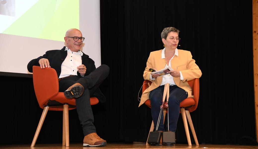 Noch-Gemeindepräsident Rolf Züllig und Gemeinderatsschreiberin Edith Meyer.