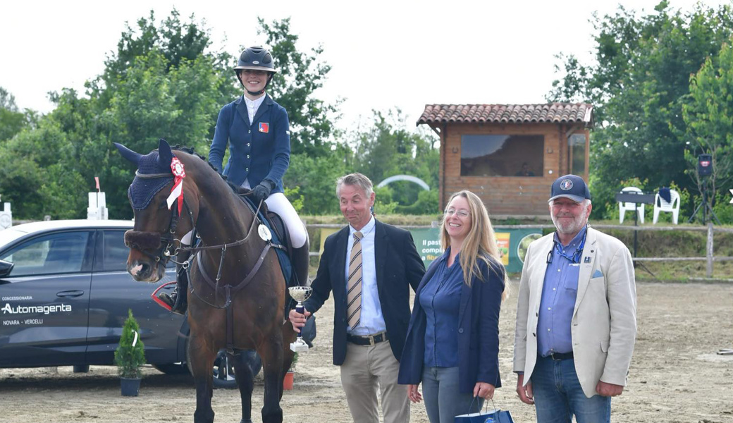 Sieg für Sina Schett und Cayetana in Morghengo.