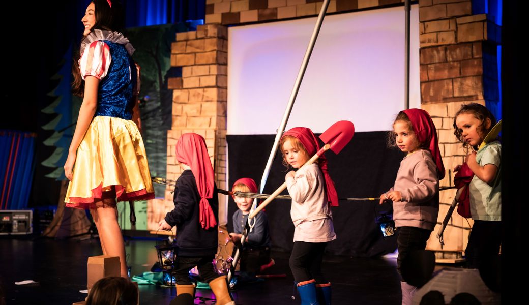 Die Schulkinder sollten die Gelegenheit bekommen, über sich hinauszuwachsen und während der «Weihnachtsgala» mit Mut und Freude aufzutreten.