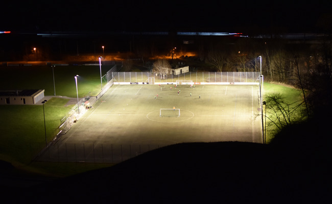 LED statt Halogen überm Fussballfeld: «Als spielte man am Tag»
