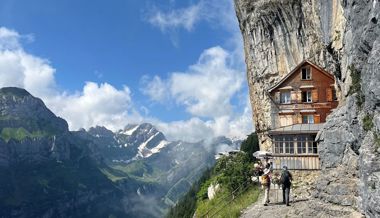 Ein Basejumper ist vom Aescher in die Tiefe gesprungen – jetzt bekommt er es mit dem Gesetz zu tun
