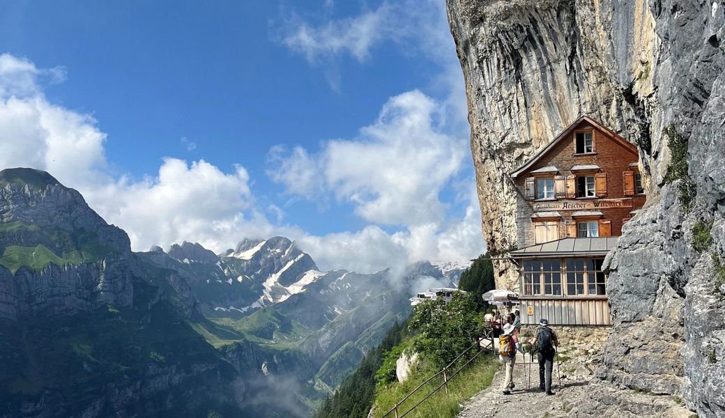 Ein Basejumper ist vom Aescher in die Tiefe gesprungen – jetzt bekommt er es mit dem Gesetz zu tun
