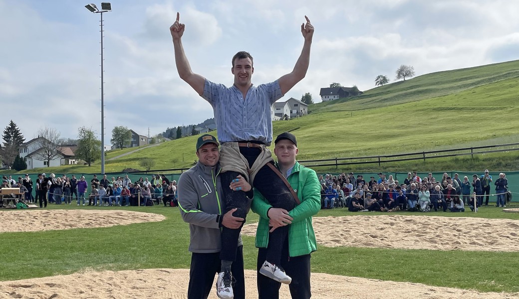 Damian Ott triumphiert am Verbandsschwingfest