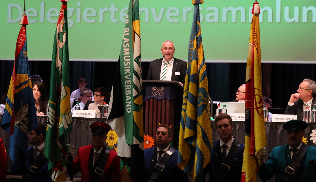 Verbandspräsident Roland Kohler wurde von der Versammlung zum Ehrenmitglied ernannt.