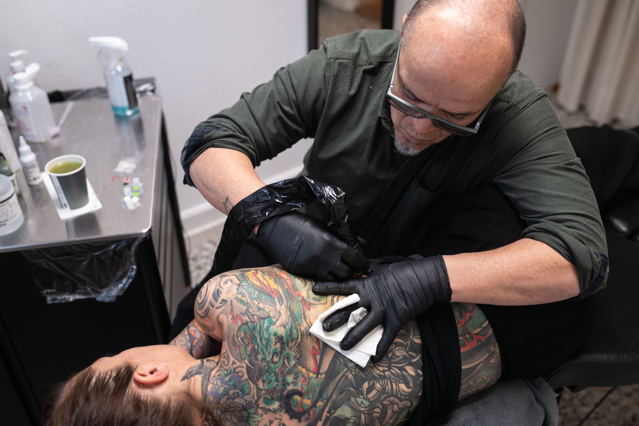 Schlangen, Rocker und Dämonen: Die unglaubliche Geschichte des Tätowierers Pele Brunner