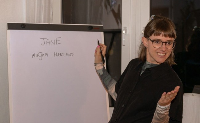 Yoga für die Gleichberechtigung: Die Lesung der Komikerin Jane Mumford war ein Highlight beim Literaturfestival