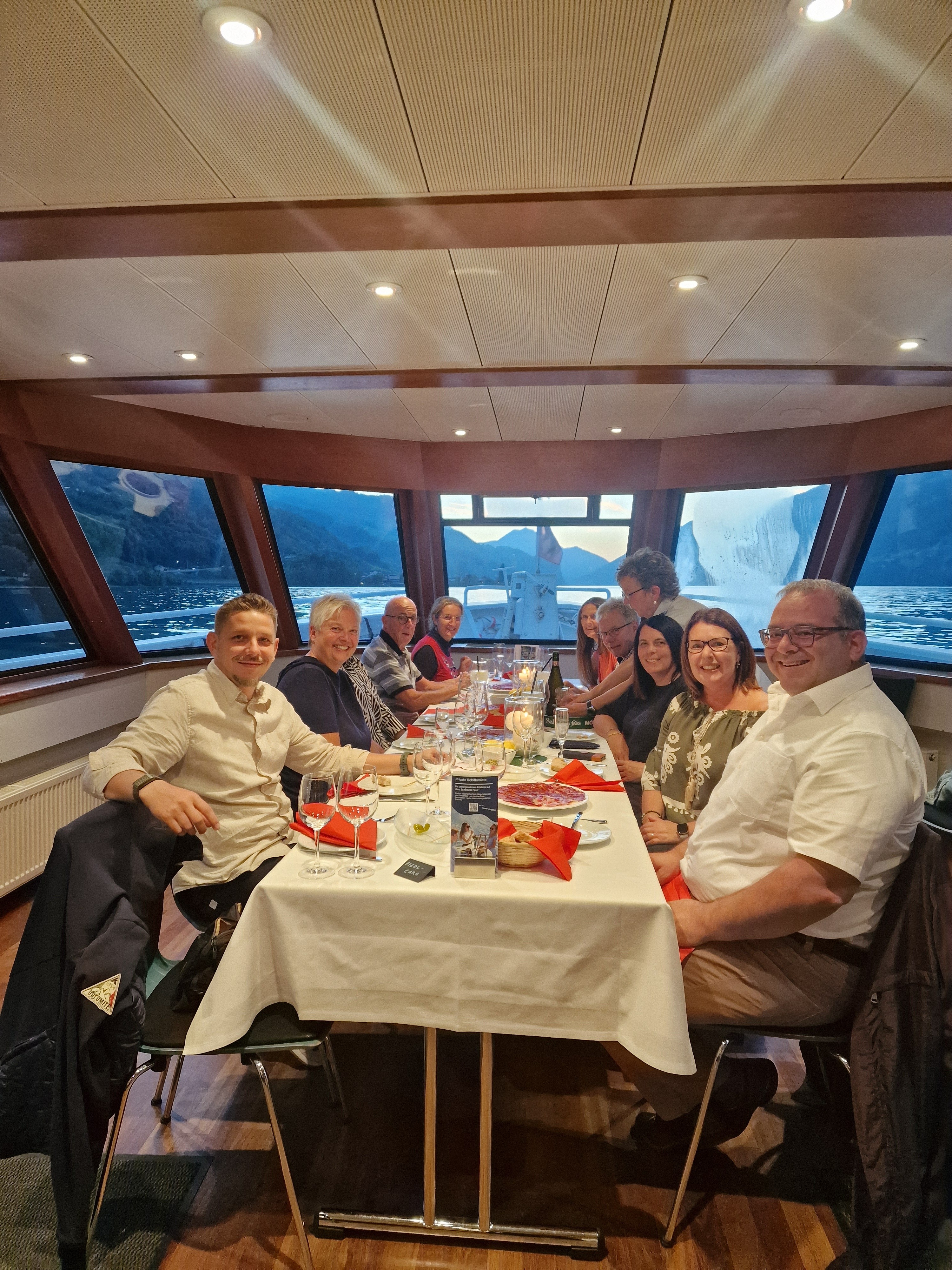 An Bord des Eventschiffs wurde über Patientenanliegen und Projekte diskutiert – inklusive spanischer Spezialitäten.