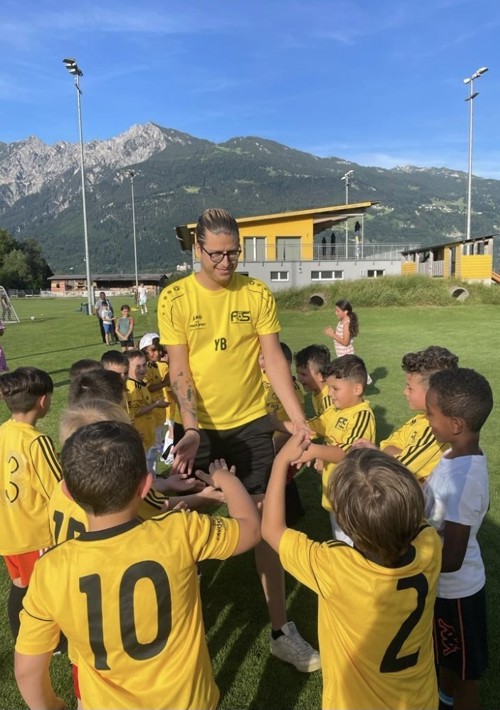  "Glückliche und begeisterte Kinder - die schönste Form der Entlöhnung", Yannick Bachmann und sein Team. 