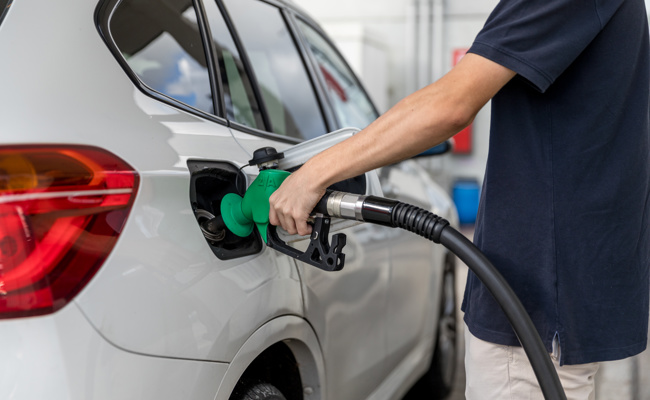Caritas warnt: «Der Gang an die Tankstelle kann in die Verschuldung treiben»