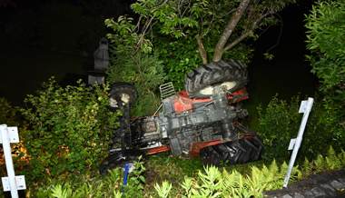 Mit Traktor abgestürzt – fahrunfähig unterwegs