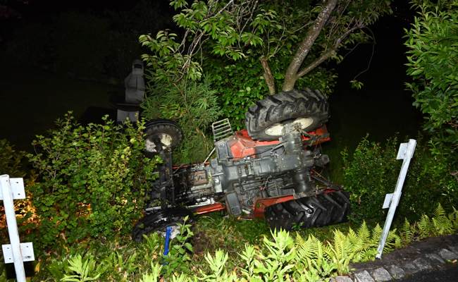 Mit Traktor abgestürzt – fahrunfähig unterwegs