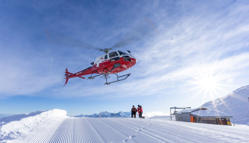 Lawinen sprengen für sichere Pisten