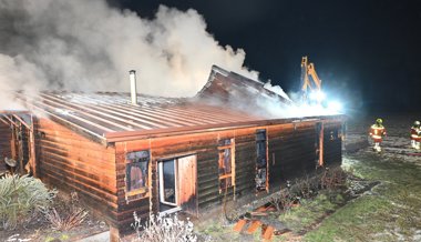 Brand in Buchser Geflügelstall: Mehrere Hühner und Pfauen verendet