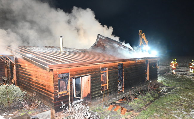 Brand in Buchser Geflügelstall: Mehrere Hühner und Pfauen verendet