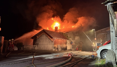 Hausbrand erforderte Evakuierung von Nachbarschaft