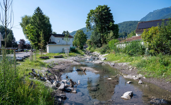 Mehr Natur mitten im Dorf: Die Revitalisierung des Sevelerbachs wird eröffnet