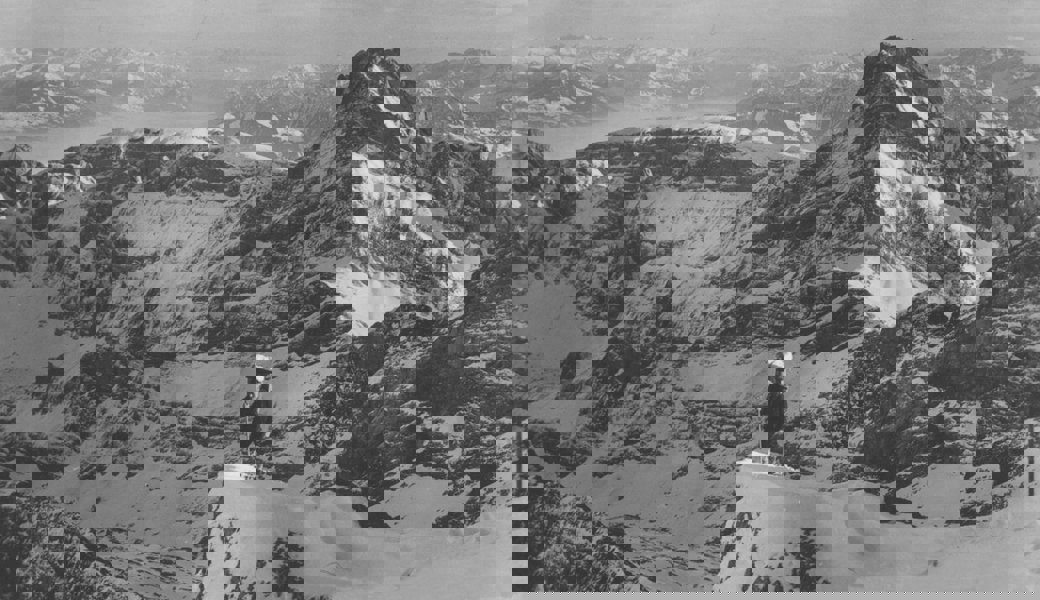  Historische Aufnahme eines Lastenträgers im Alpstein. 