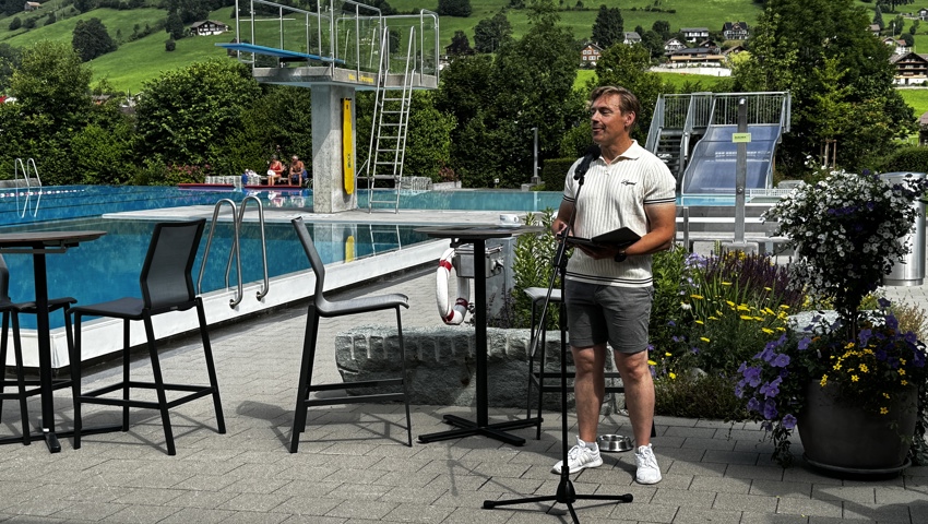 Pfarrer Tobias Claudy blickte zurück auf die letzten 100 Jahre. Pfarrer Tobias Claudy blickte zurück auf die letzten 100 Jahre.