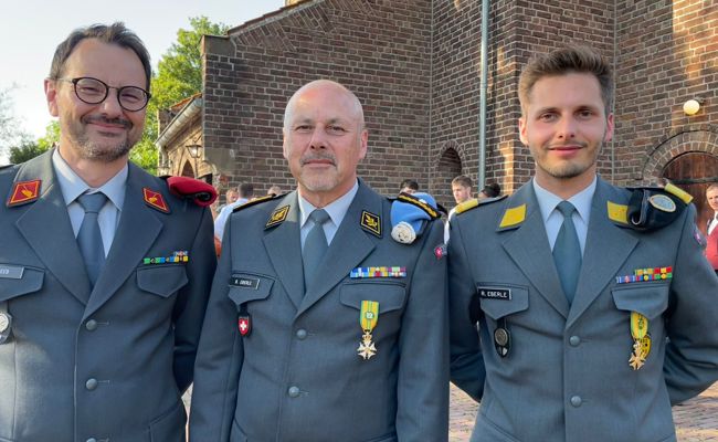 Werdenberger Offiziere meistern den Vierdaagse: 170 km in vier Tagen