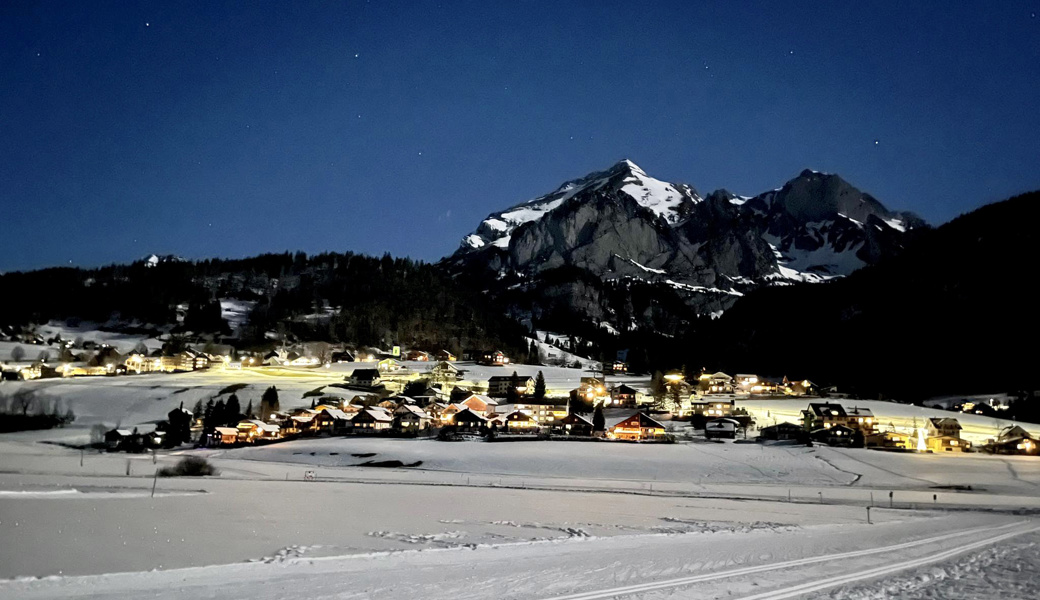 Wildhaus im Vollmondlicht: Winterferien im obersten Toggenburg sind wunderschön. Zweitwohnungsbesitzer sollen die Leistungen der Gemeinde aber weiterhin mitfinanzieren, findet SVP-Kantonsrat Lukas Huber.