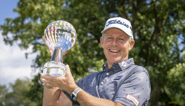 Nach Enttäuschung die Traumrunde: James Kingston gewinnt erstmals Seniors Open