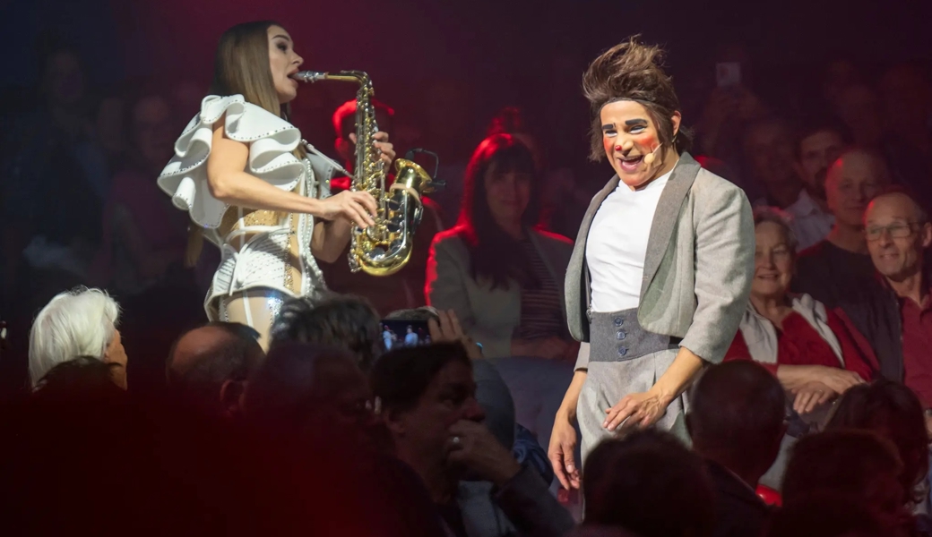 Clown Chistirrin aus Mexiko lockert das Programm mit tollpatschigen und musikalischen Einlagen auf. 