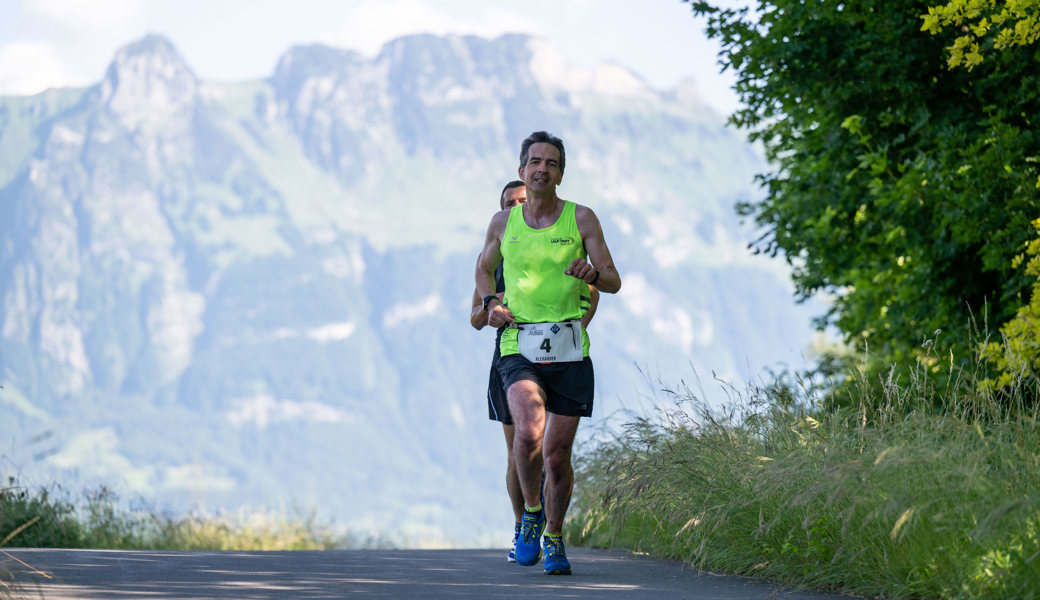 Athletinnen und Athleten aus nah und fern nehmen am LGT Alpin Marathon teil.