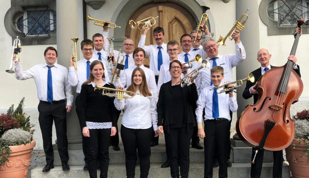  Die Musikerinnen und Musiker sind bereit für das spezielle Konzert in Buchs. 