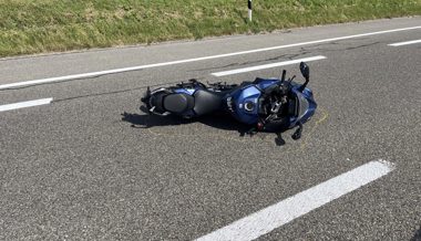 Töfffahrer will auf A13 überholen und kollidiert mit Auto