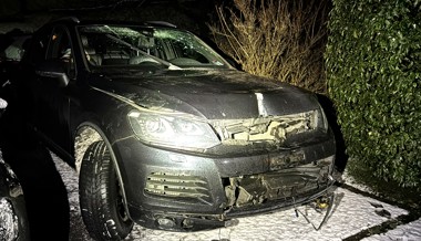 Betrunken am Steuer: In Verkehrsinsel gebrettert