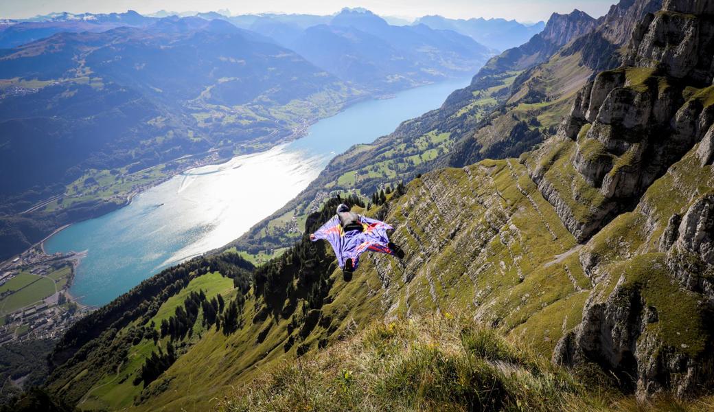 «Viele denken, es sei Glücksache, ob wir unten ankommen»: Drei Wingsuiter springen vom Chäserrugg – und sprechen über die Gefahren