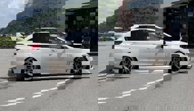 Tiefergelegt und laut: Landespolizei nimmt in Vaduz ein Auto aus dem Verkehr