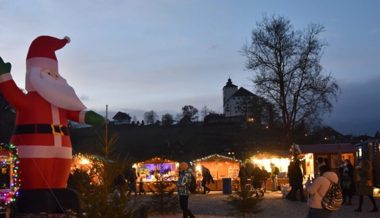 Chlausmarkt auf dem Buchser Marktplatz mit rund 55 Ständen ist eröffnet