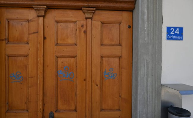 Sachbeschädigungen bei denkmalgeschütztem Objekt im Gebäude Spoerry-Fabrik in Triesen