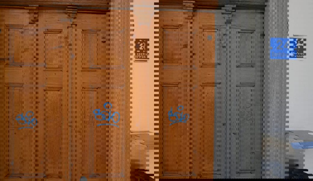  Eine der vielen Verunstaltungen am denkmalgeschützten Objekt. 