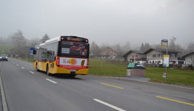 Die Postauto-Haltestelle Dusi beim Campingplatz soll versetzt und neu gestaltet werden