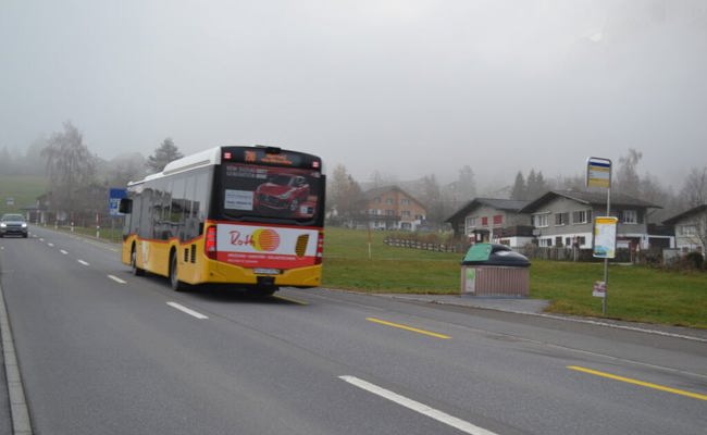 Die Postauto-Haltestelle Dusi beim Campingplatz soll versetzt und neu gestaltet werden